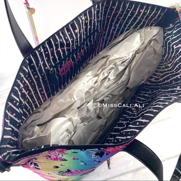 NWT BETSEY JOHNSON Floral Overnighter Weekender Travel Bag - Picture 8 of 16
